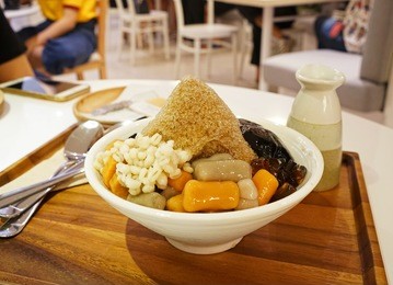 bao bing (taiwanese shaved ice dessert)