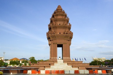 independence monument (vimean ekareach) in phnom penh, cambodia