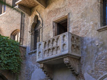 balcony at juliet's house, casa di giulietta, verona, veneto, italy, europe