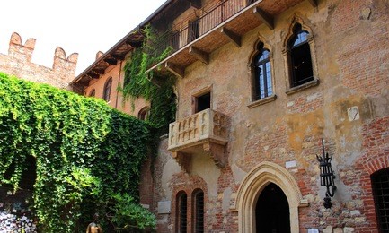 juliet's balcony in verona, italy