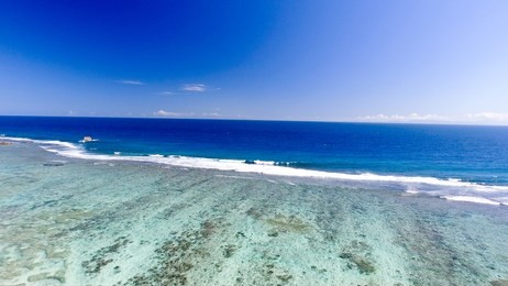 beautiful sandy beach near two lovers point in guam_站酷海洛