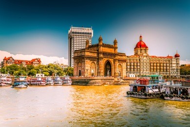 gateway of india at morning, mumbai, india
