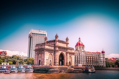 gateway of india at morning, mumbai, india