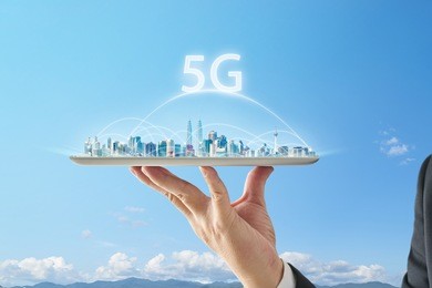 waiter hand holding an empty digital tablet with smart cityscape and 5g network connection concept .