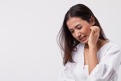 itching woman scratching her skin