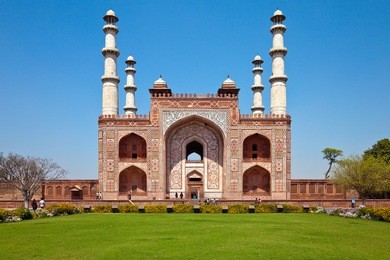 the entrance to the sikandra monument in agra, where akbar the great is buried.