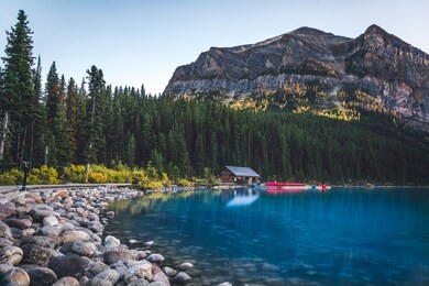 lake louise alberta canada