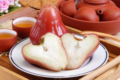 red rose apple on the table