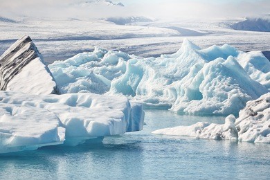 beatufil vibrant picture of icelandic glacier and glacier lagoon with water and ice in cold blue tones, iceland, glacier bay