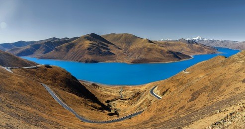 yamdrok lake in tibet, china