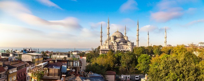 sultan ahmed mosque (blue mosque) in istanbul, turkey in a beautiful summer day
