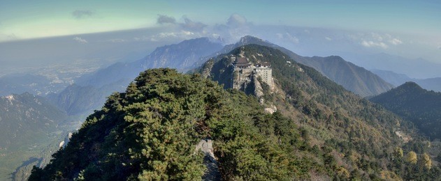 tiantai temple´s daxiong baodian, treasure hall of the great hero, at mount jiuhua, nine glorious mountains, one of the four sacred mountains of chinese buddhism, anhui province, china.