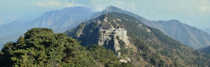 tiantai temple´s daxiong baodian, treasure hall of the great hero, at mount jiuhua, nine glorious mountains, one of the four sacred mountains of chinese buddhism, anhui province, china.