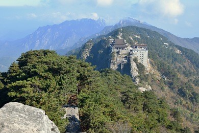 tiantai temple´s daxiong baodian, treasure hall of the great hero, at mount jiuhua, nine glorious mountains, one of the four sacred mountains of chinese buddhism, anhui province, china.