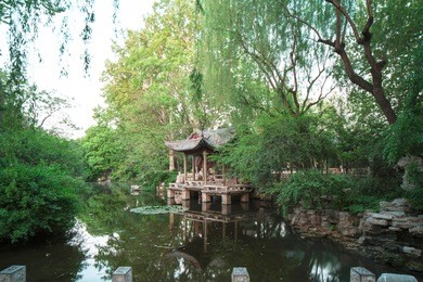 the baotu spring(or spouting spring) is a culturally significant artesian karst spring located in the city of jinan,shandong,china. 