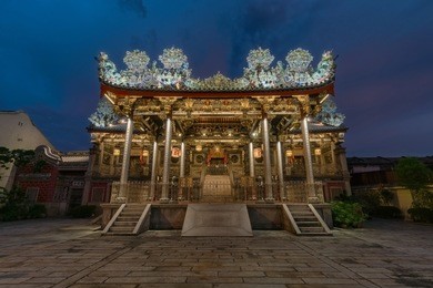 khoo kongsi clan the gradest clan temple in malaysia, located in georgetown, pulau penang. world unesco heritage site. highly ornamented architecture, a mark of the dominant presence of the chinese.