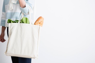 hand with an eco bag
