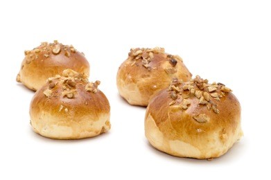 bun with nuts
