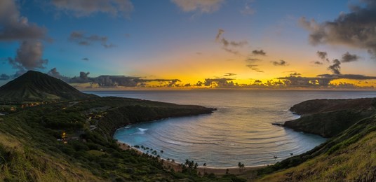 dawn morning light at hanauma bay, in east oahu, hawaii