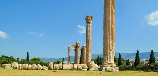 olympian zeus columns  ruins  in athens  greece