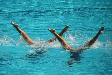 synchronized swimming duet during competition