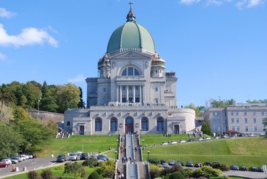 saint joseph's oratory of mount royal, (french: oratoire saint-joseph du mont-royal), is a roman catholic basilica on the west slope of mount royal in montreal, quebec, canada.