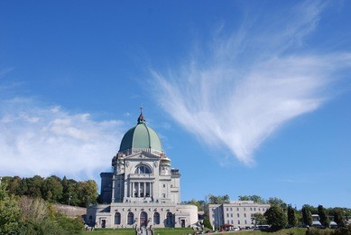 saint joseph's oratory of mount royal, (french: oratoire saint-joseph du mont-royal), is a roman catholic basilica on the west slope of mount royal in montreal, quebec, canada.