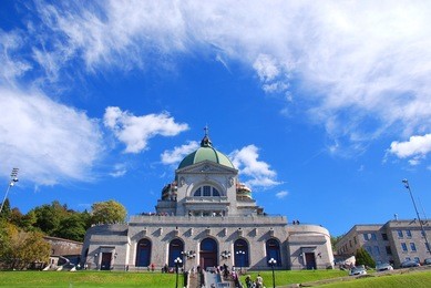 saint joseph's oratory of mount royal, (french: oratoire saint-joseph du mont-royal), is a roman catholic basilica on the west slope of mount royal in montreal, quebec, canada.