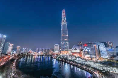 jamsil bridge over han river against seoul skyline at night in south korea