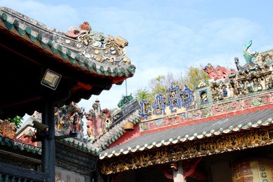 detail of zumiao temple decorated roof, foshan, china