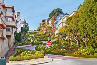 lombard street in san francisco