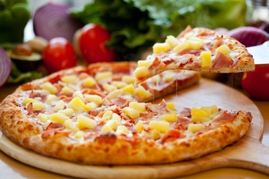 hawaiian pizza lifted slice 2