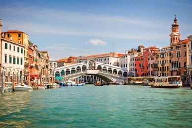 rialto bridge over grand canal in venice