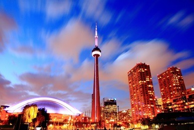 toronto cn tower at night