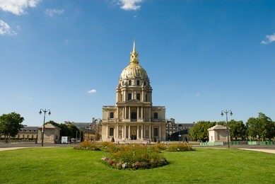 obverse view of les invalides(the national residence of the invalids).it's a complex of museums and monuments in paris,and the burial site for some of france's war heroes,notably napoleon bonaparte.