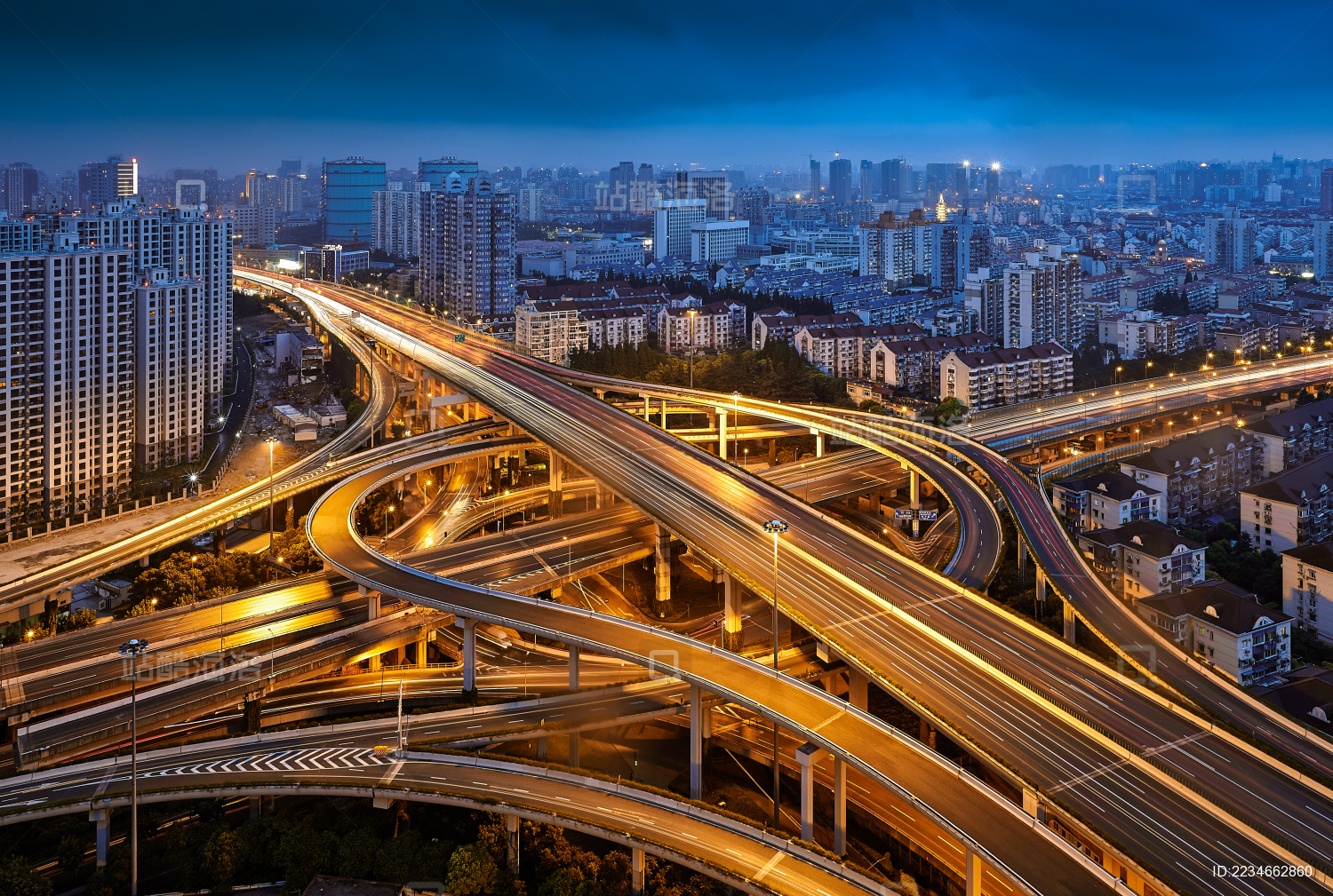 上海城市高架道路夜景