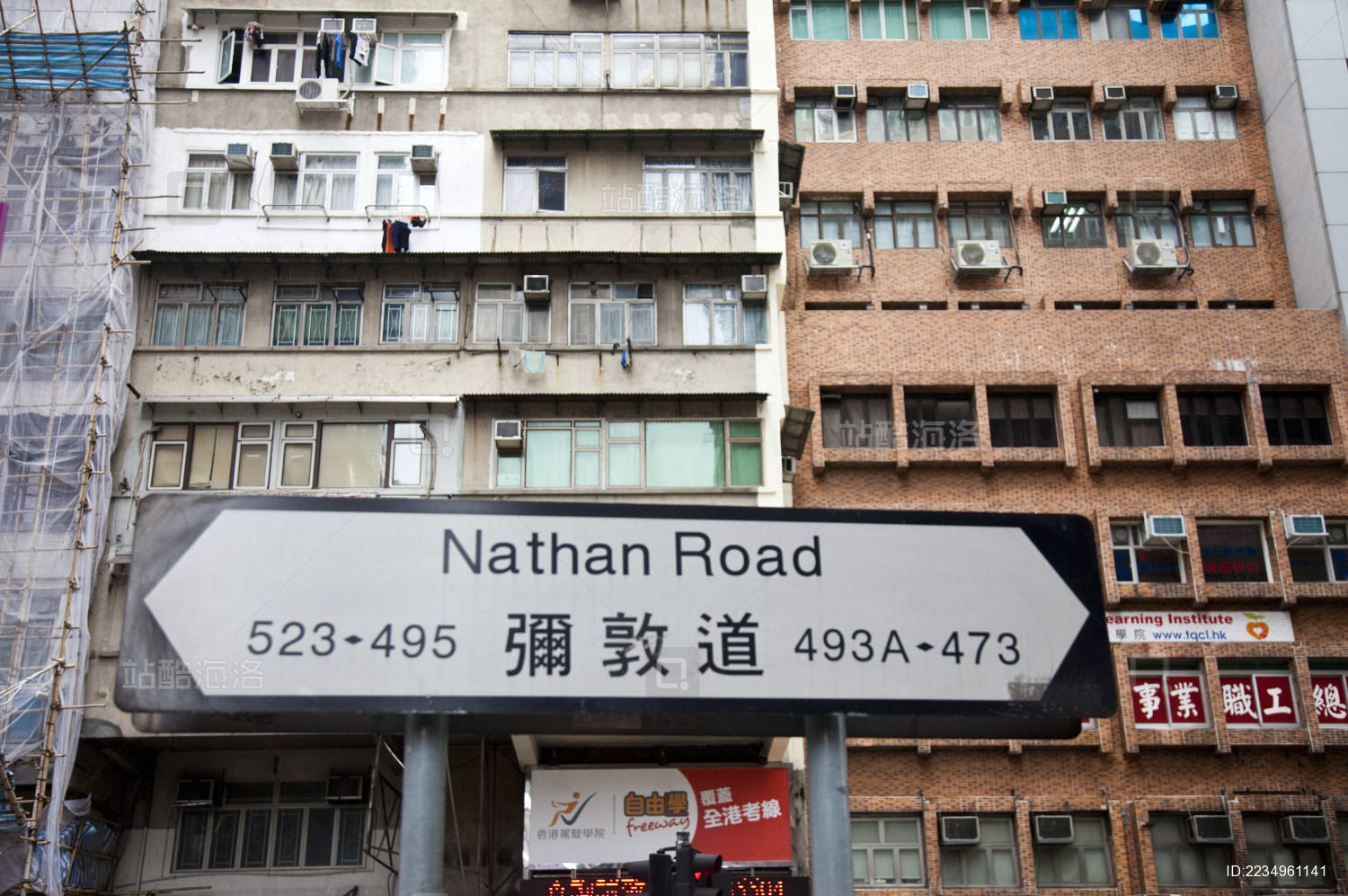 【携程攻略】香港弥敦道景点,弥敦道可以说是整个香港最为笔直宽敞的大街了，其重要程度就像是北京…