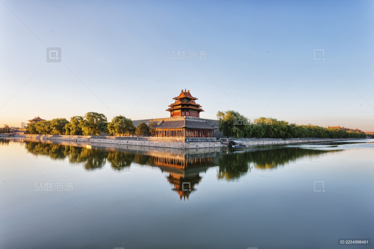 护城河和津蓟在故宫的角楼 中国