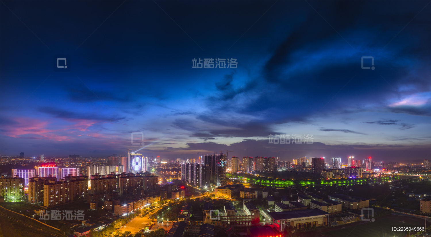 广西钦州城市天际线夜景风光