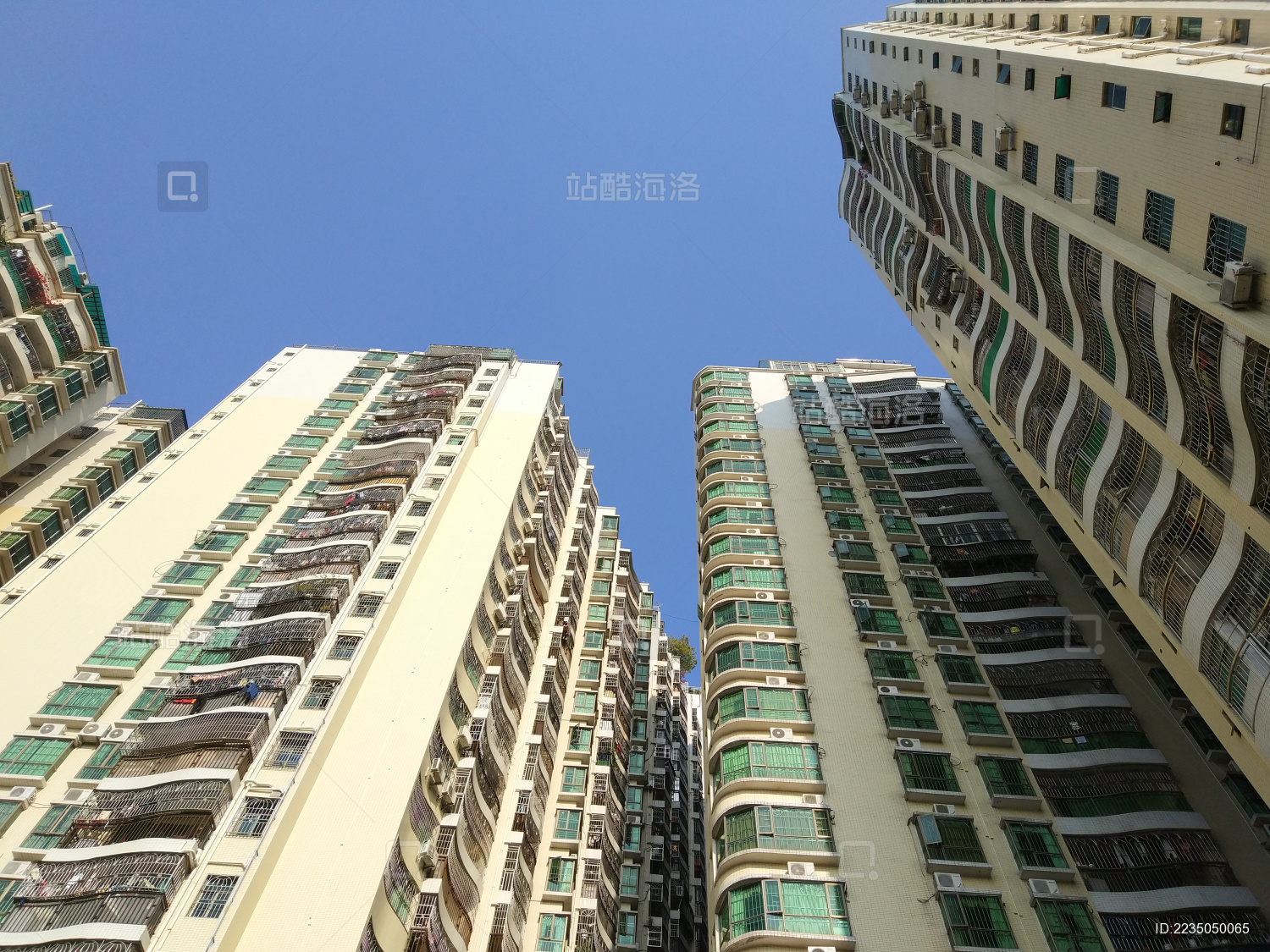 城市里密集的住宅楼