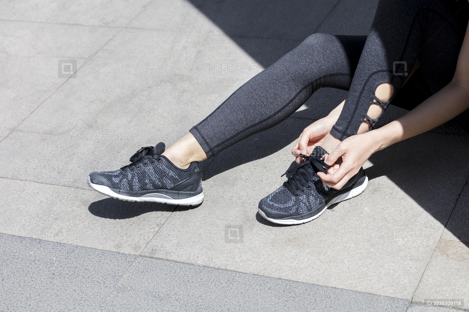 运动女子脚部特写