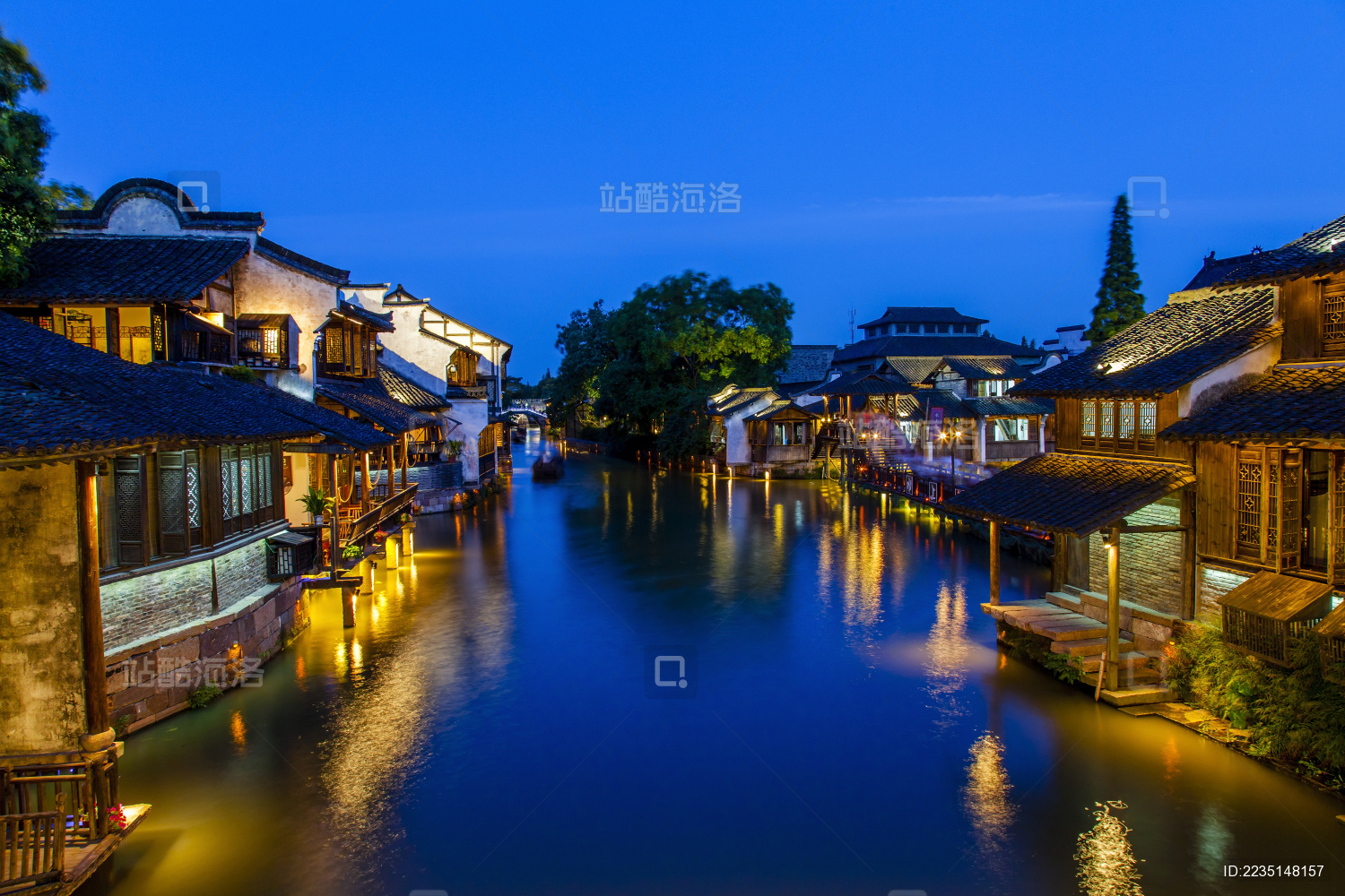 夜色下的乌镇水乡