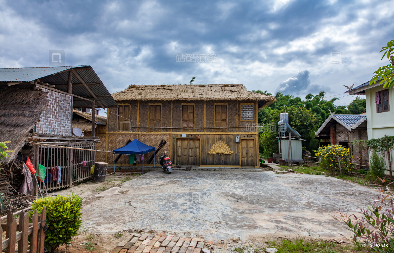 瑞丽市傣族村寨建筑景观