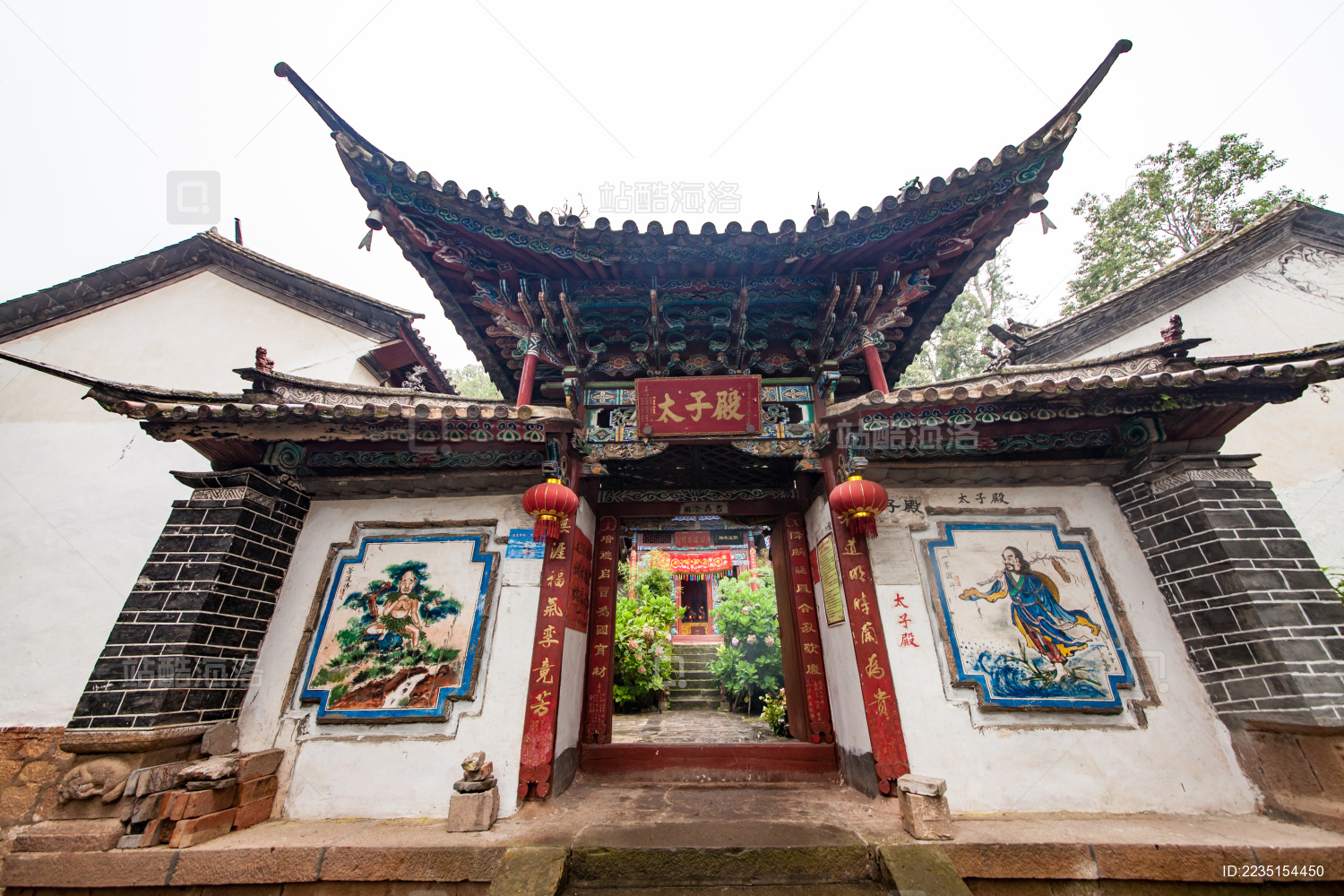 云南省巍山县巍宝山景区太子殿门坊园林建筑