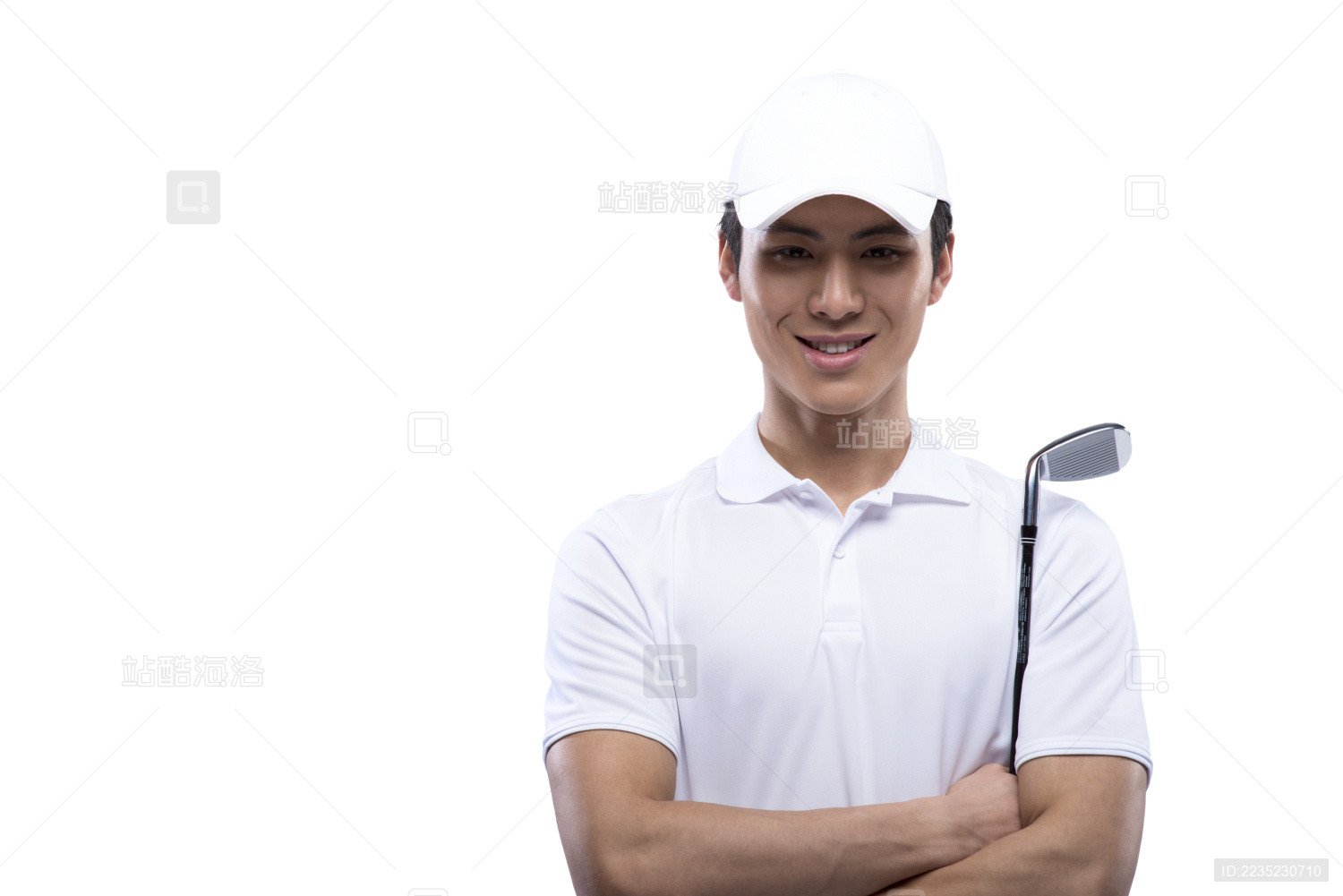 年轻人打高尔夫球