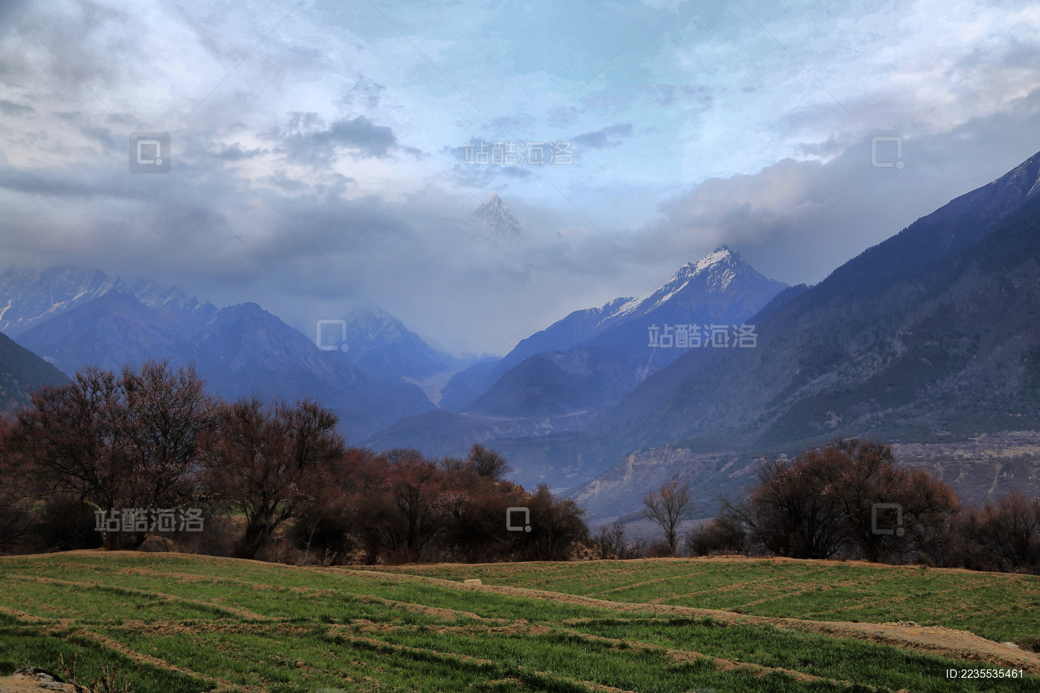 西藏林芝雅鲁藏布江大峡谷风光