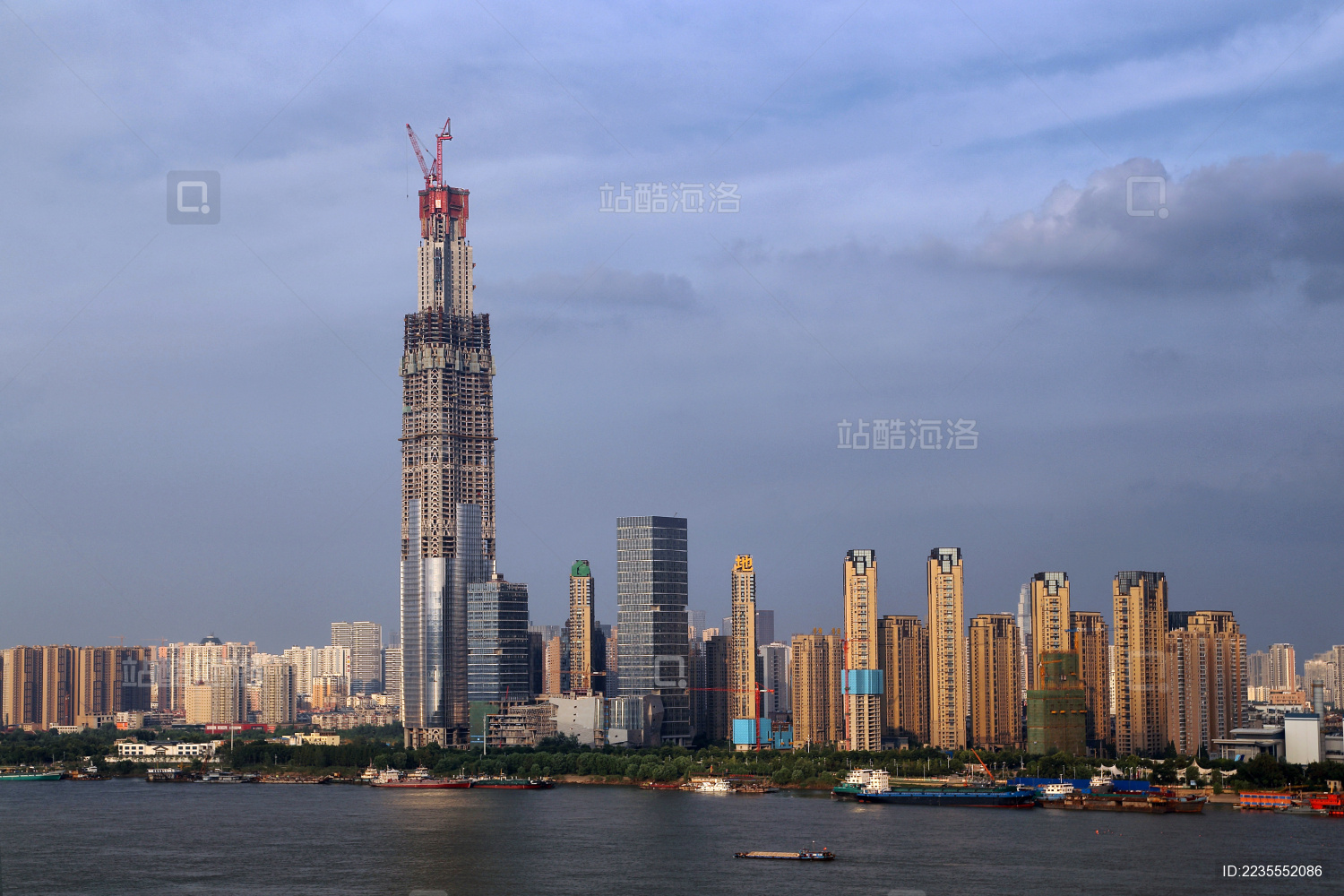  武汉长江武昌滨江天际线