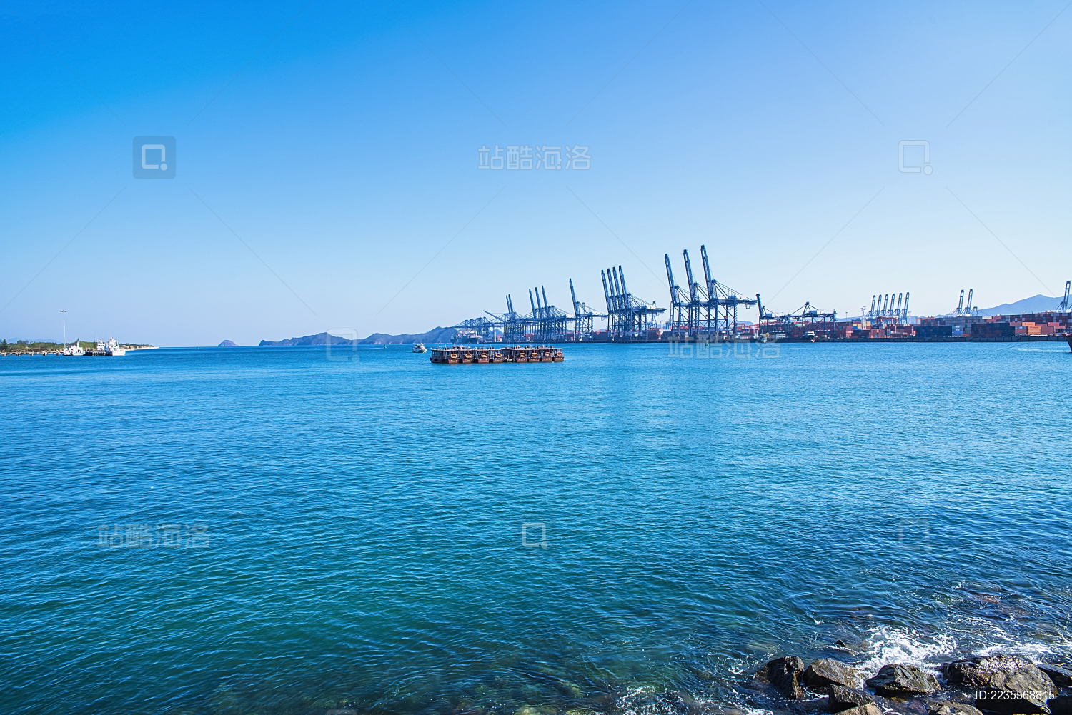 深圳盐田港口/货运码头的集装箱