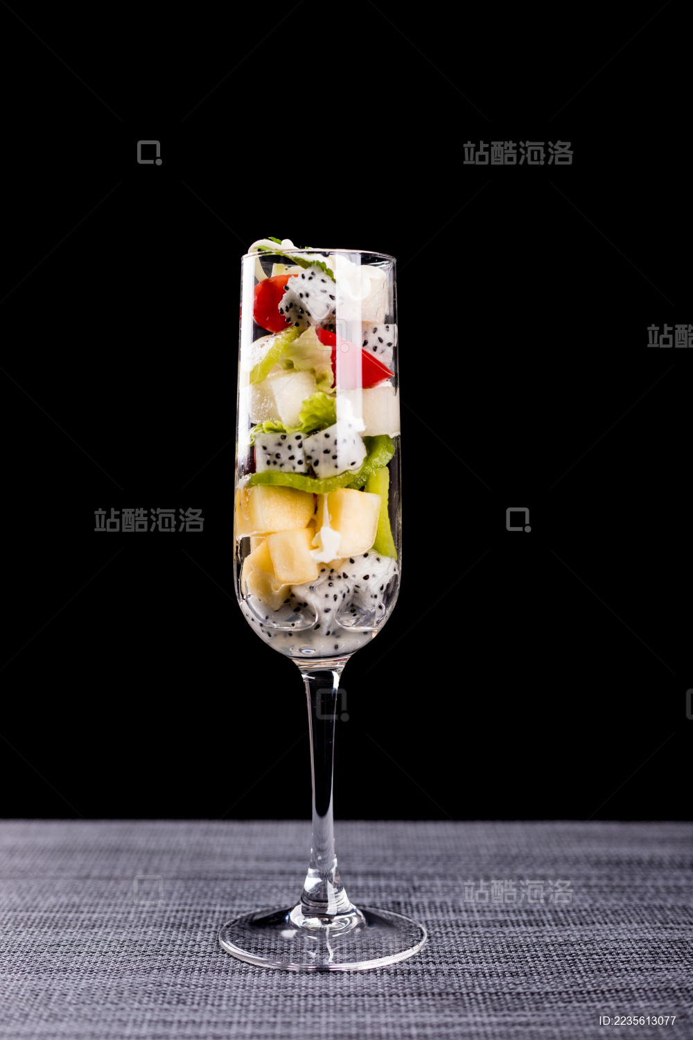 水果色拉杯创意拍摄 高脚杯水果摄影 西餐简约风