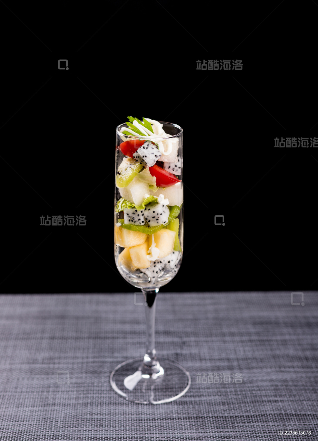 水果色拉杯创意拍摄 高脚杯水果摄影 西餐简约风